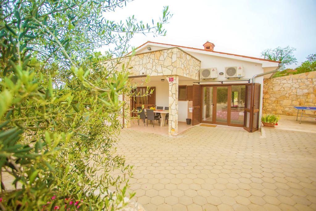 Villa Lara Karojba Room photo